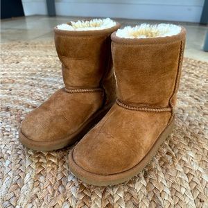 Kid’s UGGs - Chestnut color - Size 13